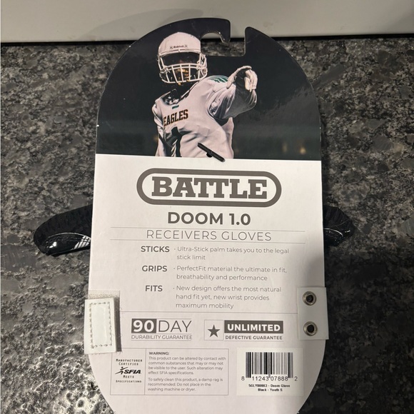 Kids Black Gloves - Picture 3 of 3